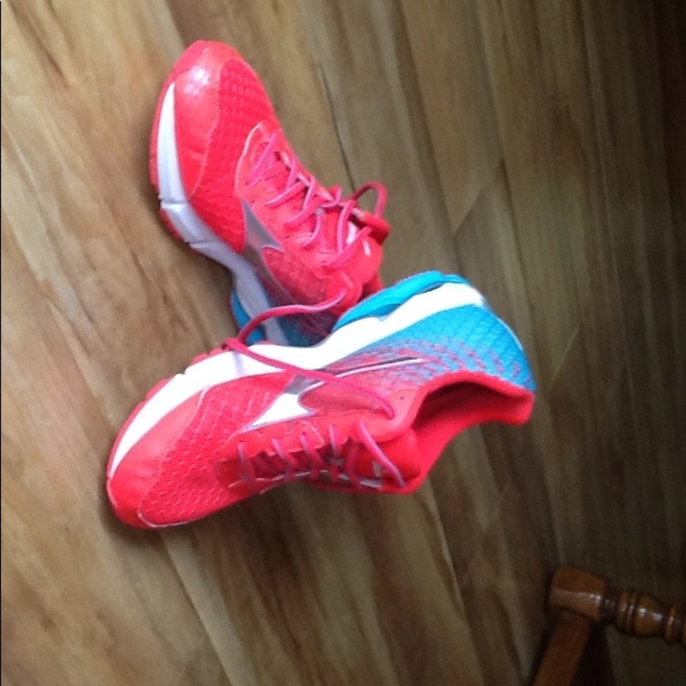 Mizuno Women's Wave Rider 19 Running Shoe
